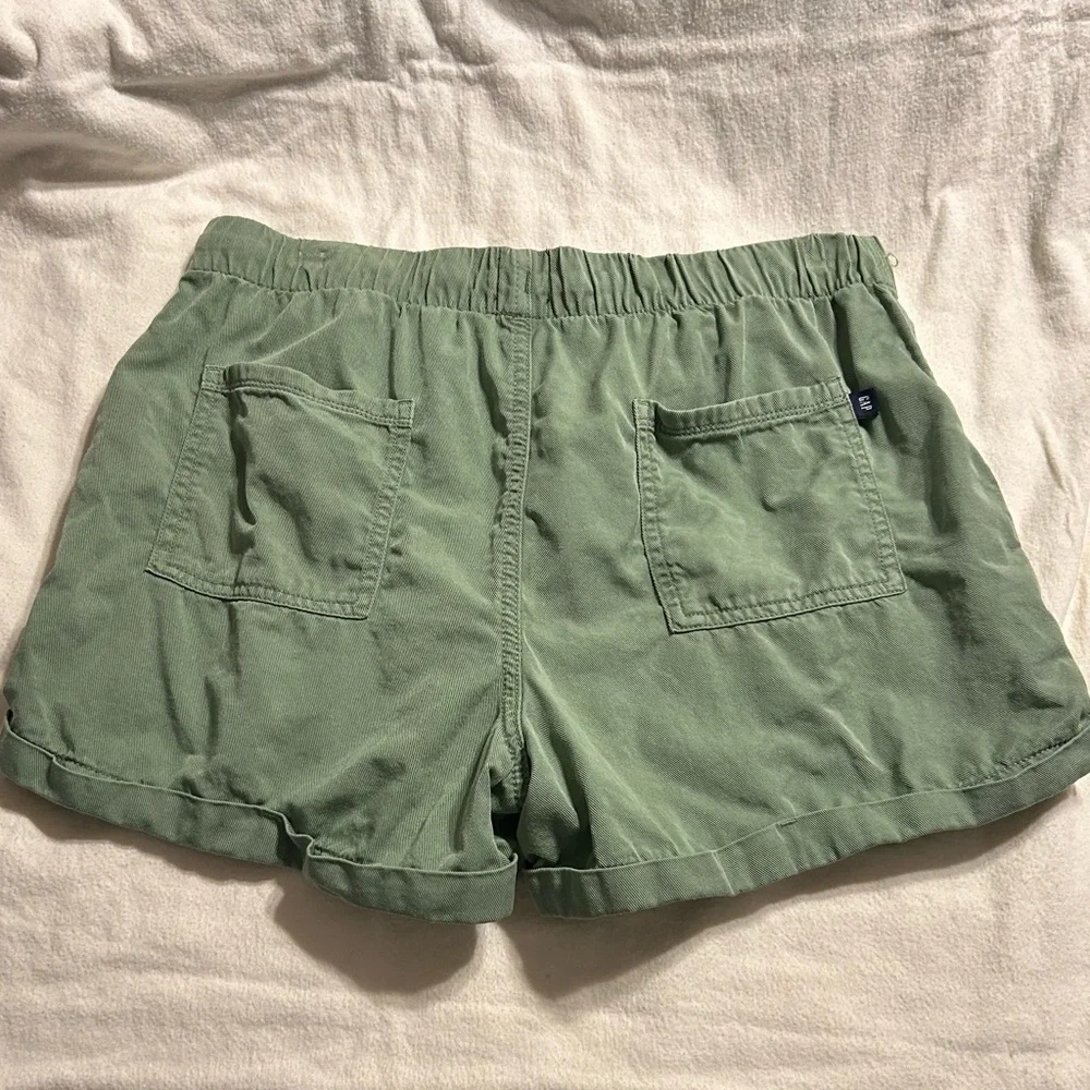 GAP Green Cargo Shorts - Picture 3 of 6